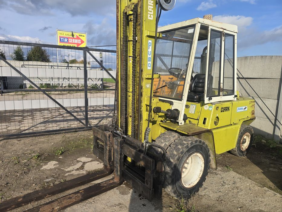 Wózek widłowy Clark 4t
