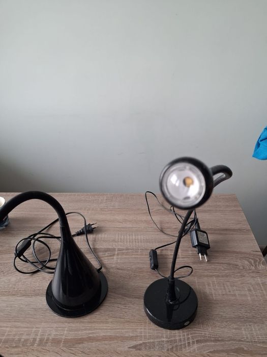 Lampka biurkowa z ruchomym wysięgnikiem mała