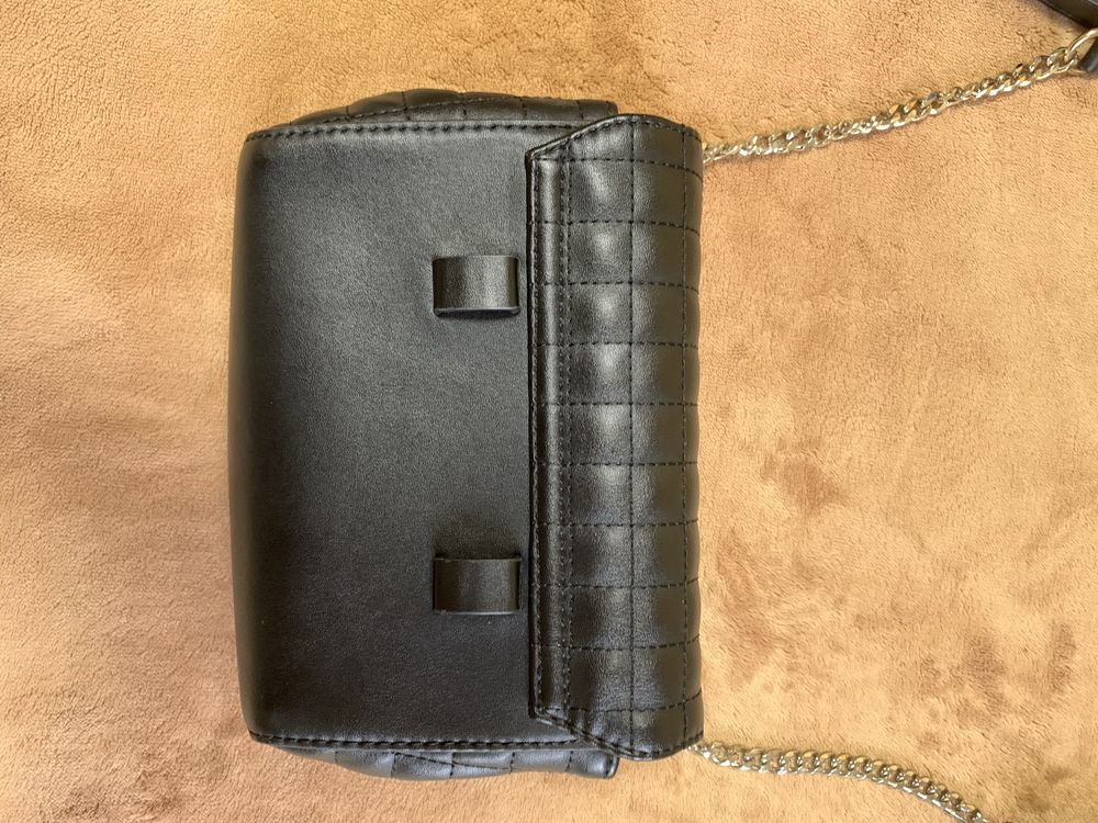 Продам жіночу сумку GUESS