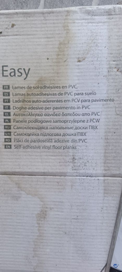 Piso vinílico cor cinza claro