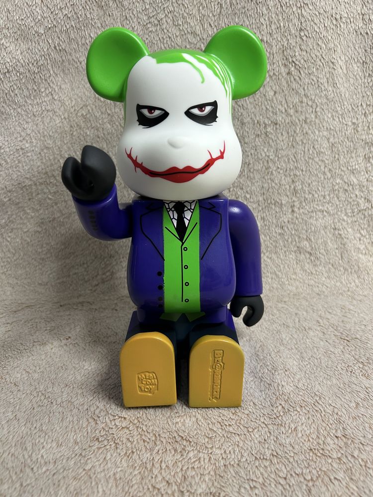 Игрушки Bearbrick The Joker и Bearbrick Batman