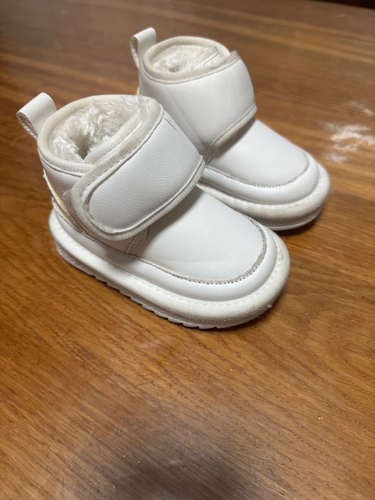 Зимове взуття як для дівчинки так і для хлопчика