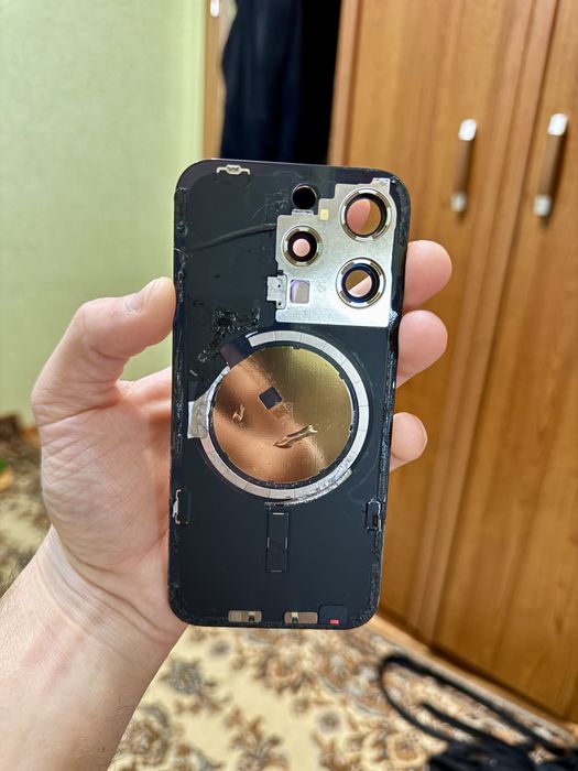 Задняя крышка Iphone 15 Pro Original снята с донора