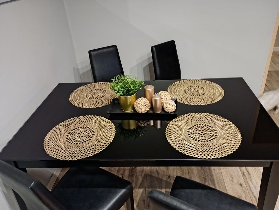 Stół szklany czarny i 4 stołki zestaw do jadalni salonu ikea black red