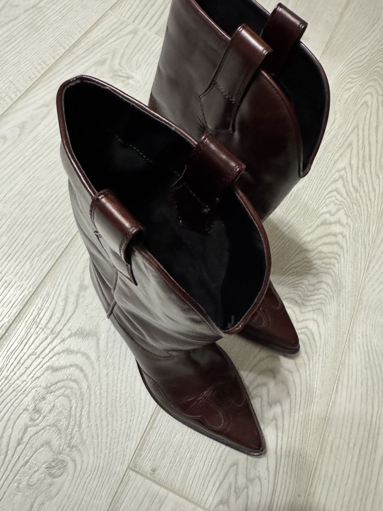 Казаки zara.39 розмір.Минула колекція.Шкіра.