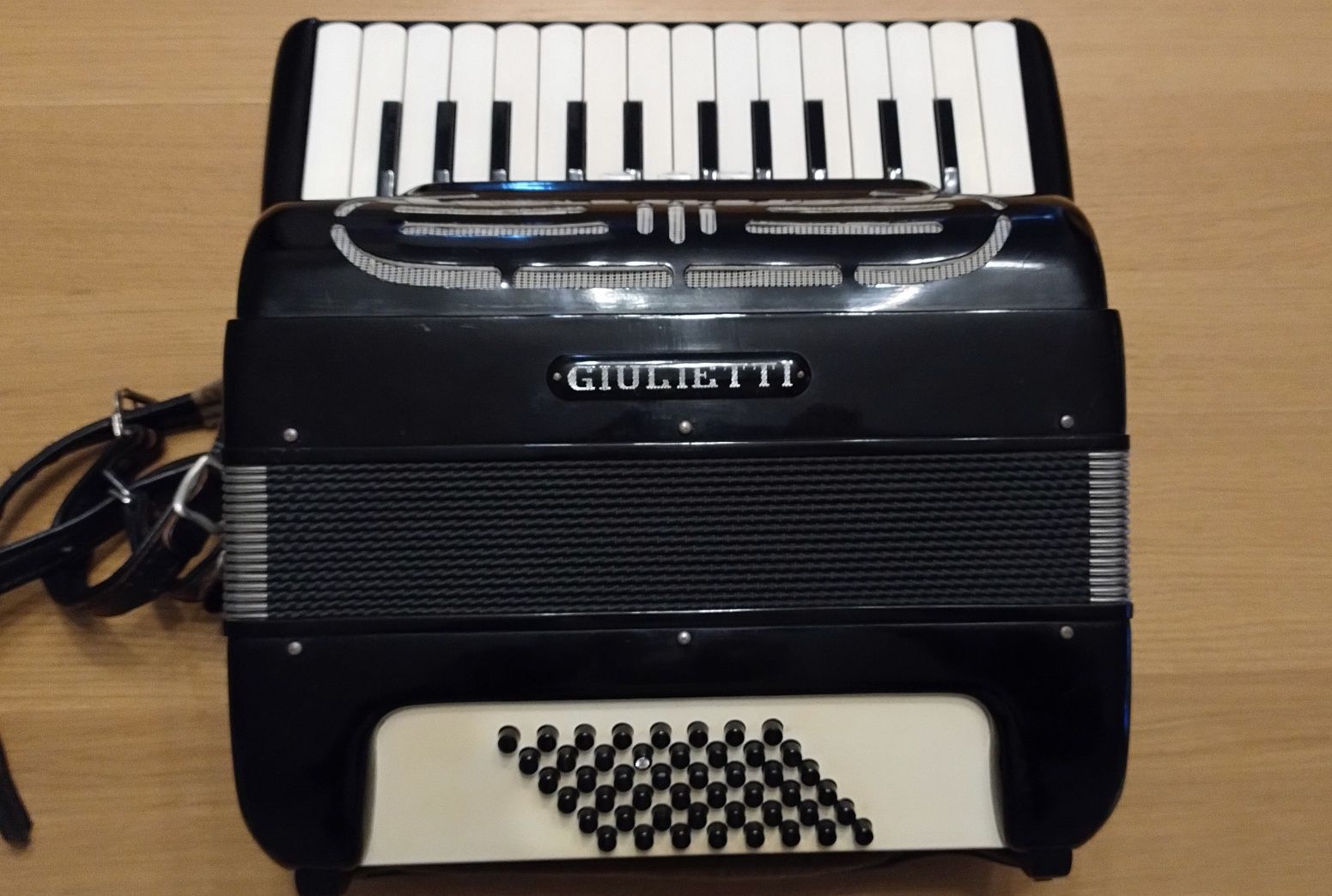 Akordeon GIULIETTI 48 basów