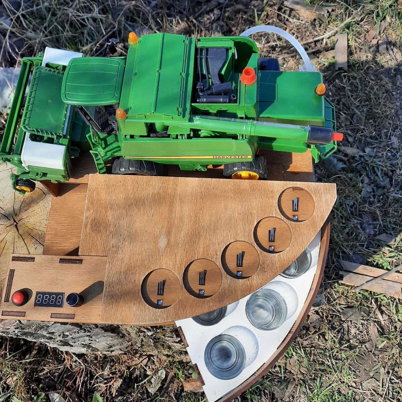 Комбайн-наливатор John Deere для 5 чарок. Подарунок для чоловіка