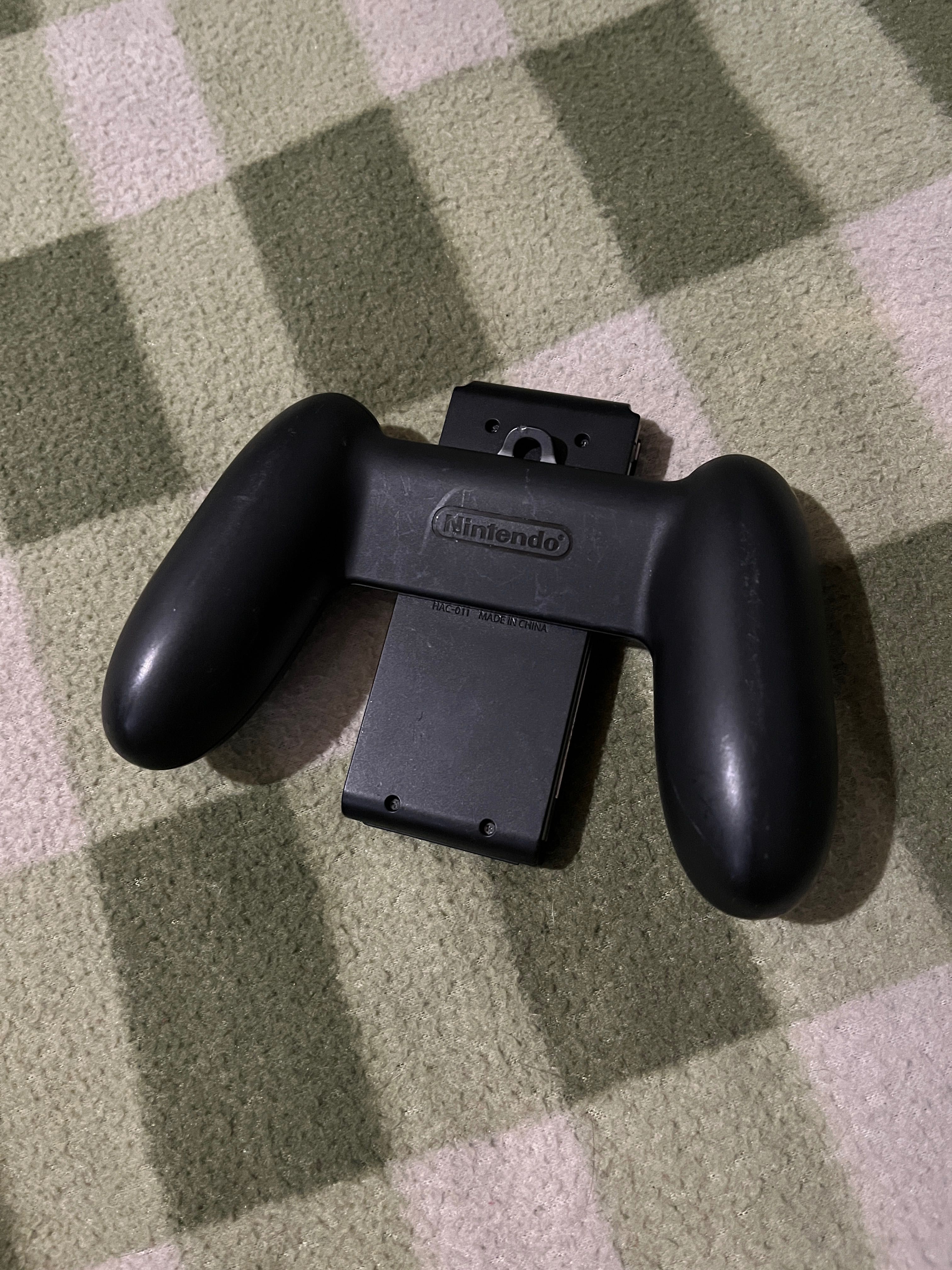 Держатель для геймпадов Nintendo
Switch Joy-Con Grip, HAC-011