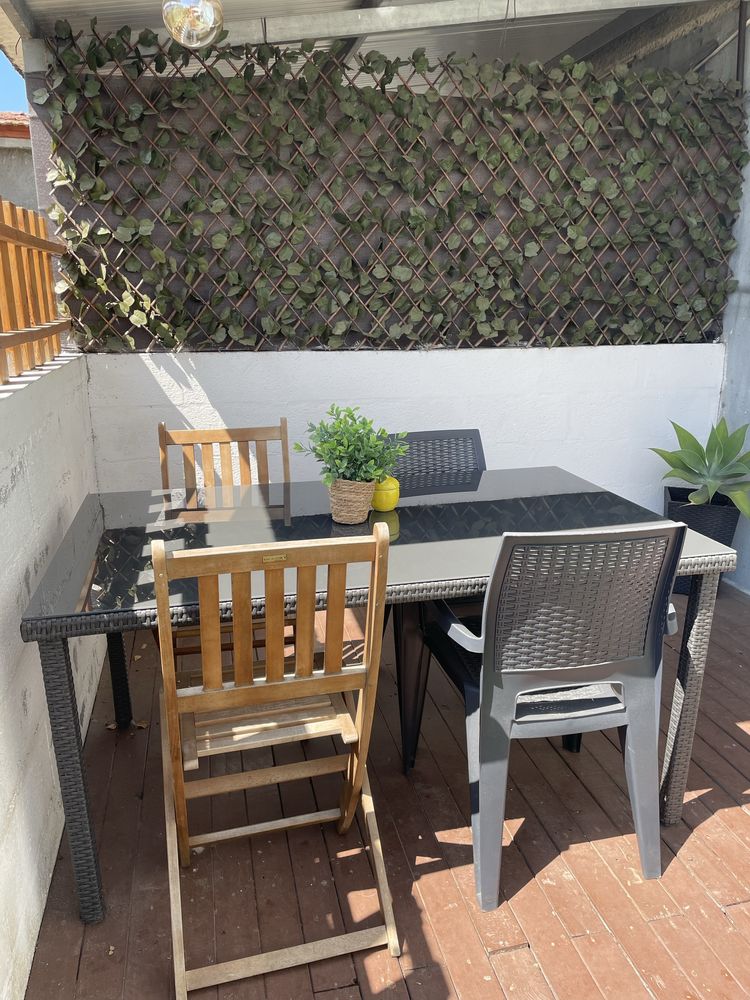 Mesa jardim rattan e vidro + duas cadeiras