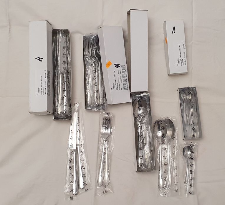 Вилки, ножи, ложки.