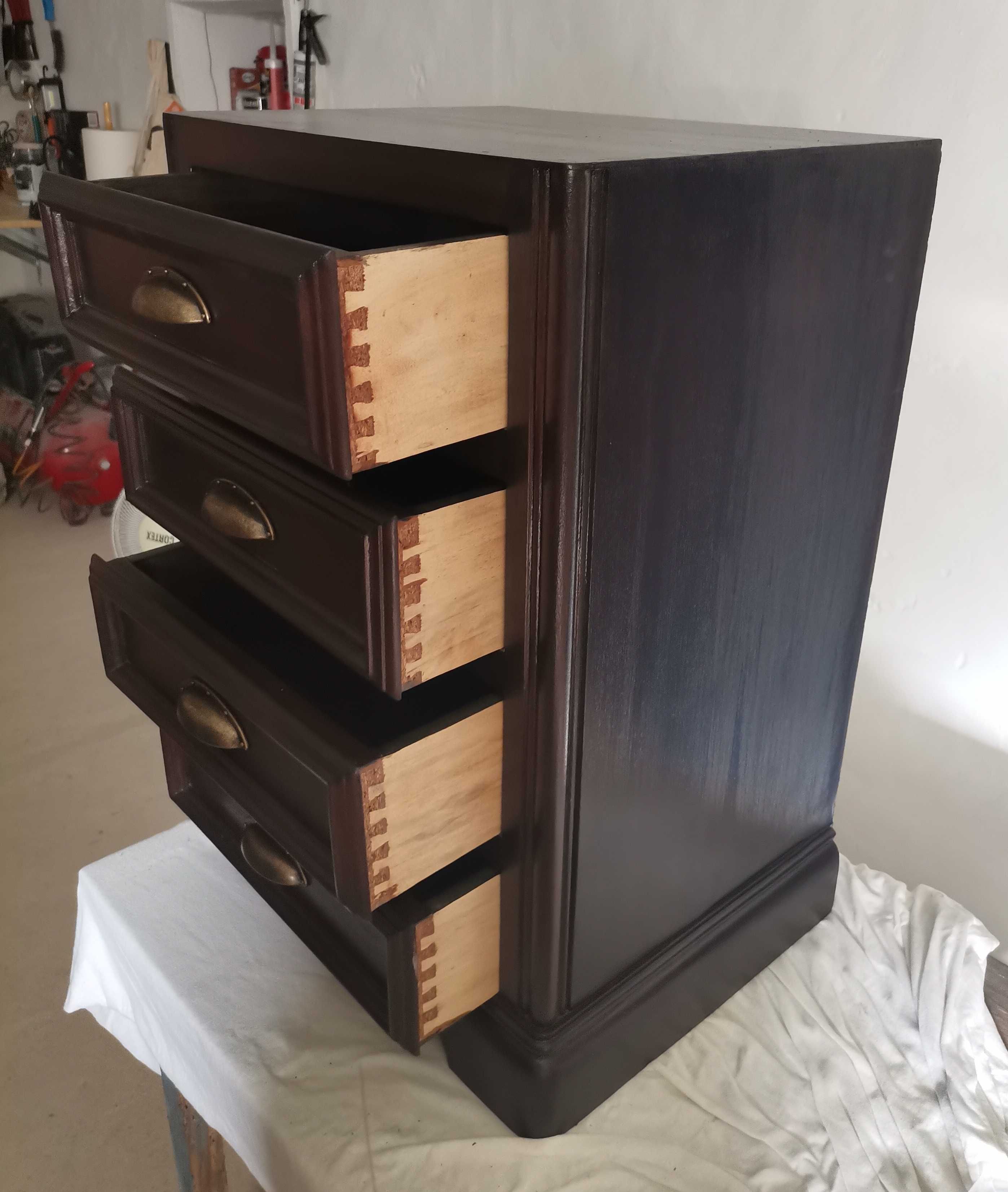 Mesa de cabeceira ou apoio