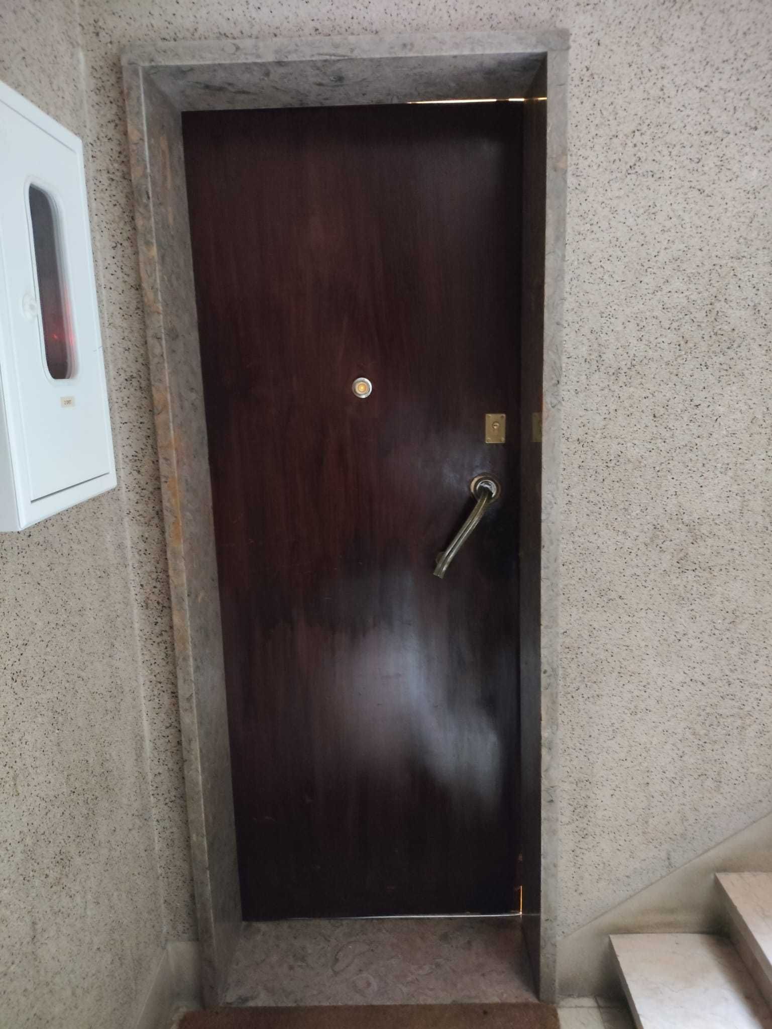 Porta entrada apartamento