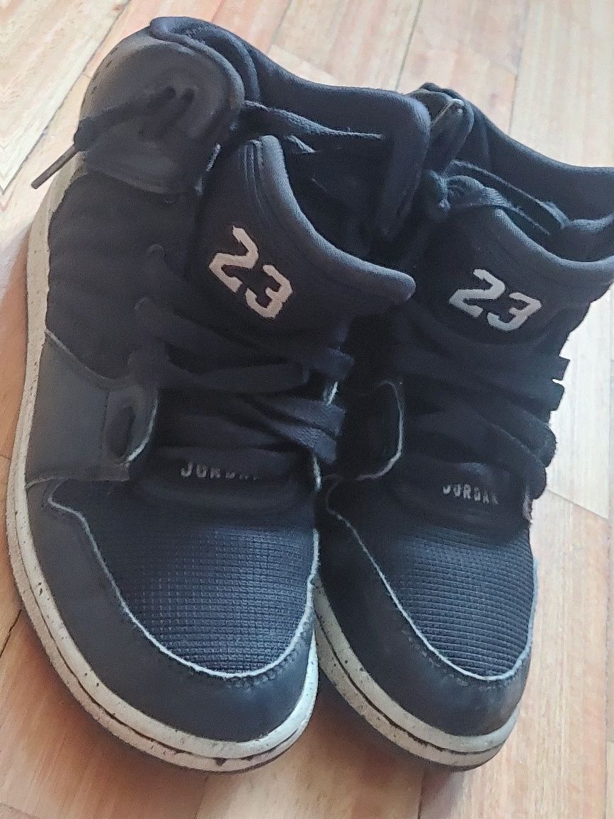 NIKE Jordan n.37