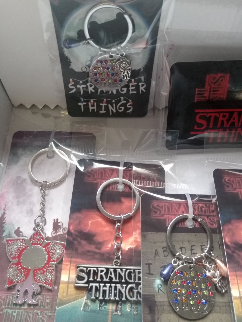 Porta Chaves + PIN OFERTA Stranger Things Eleven Remendo Emblema Patch