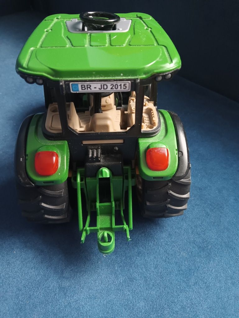 Traktor John Deere  5115M