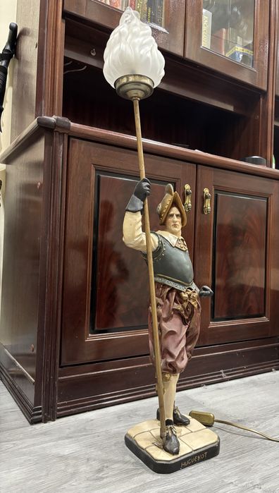 Candeeiro de pé clássico - Figura Huguenot - Vintage/Decoração