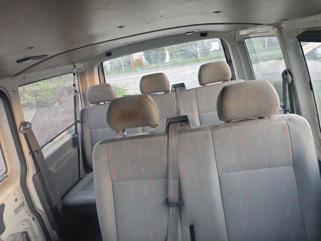 Volkswagen T5 9osob 2.5tdi 2003r uszkodzona uszczelka pod glowica
