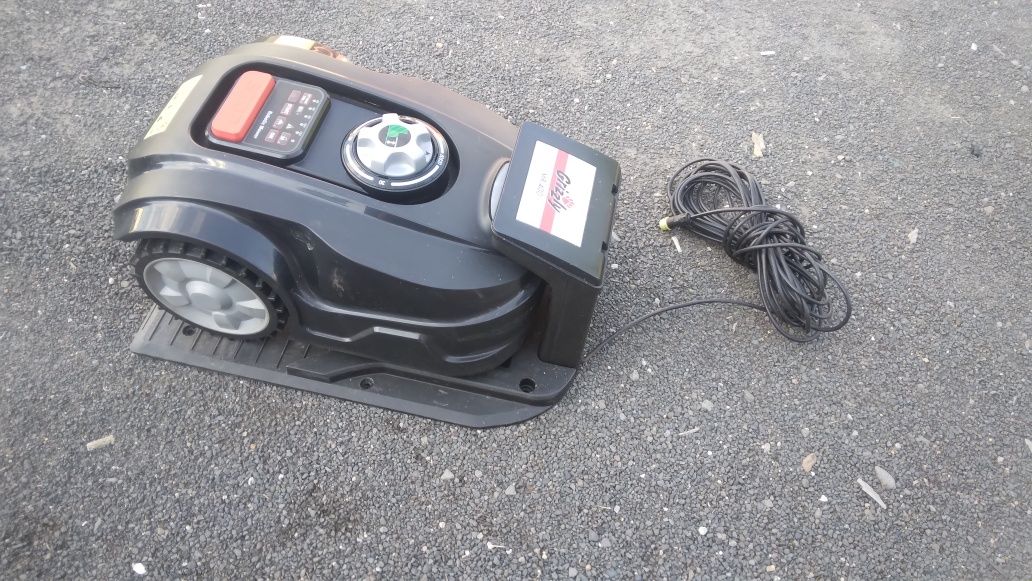 Robot koszący Grizzyl 28V Mr400 kosiarka automatyczna 400m²