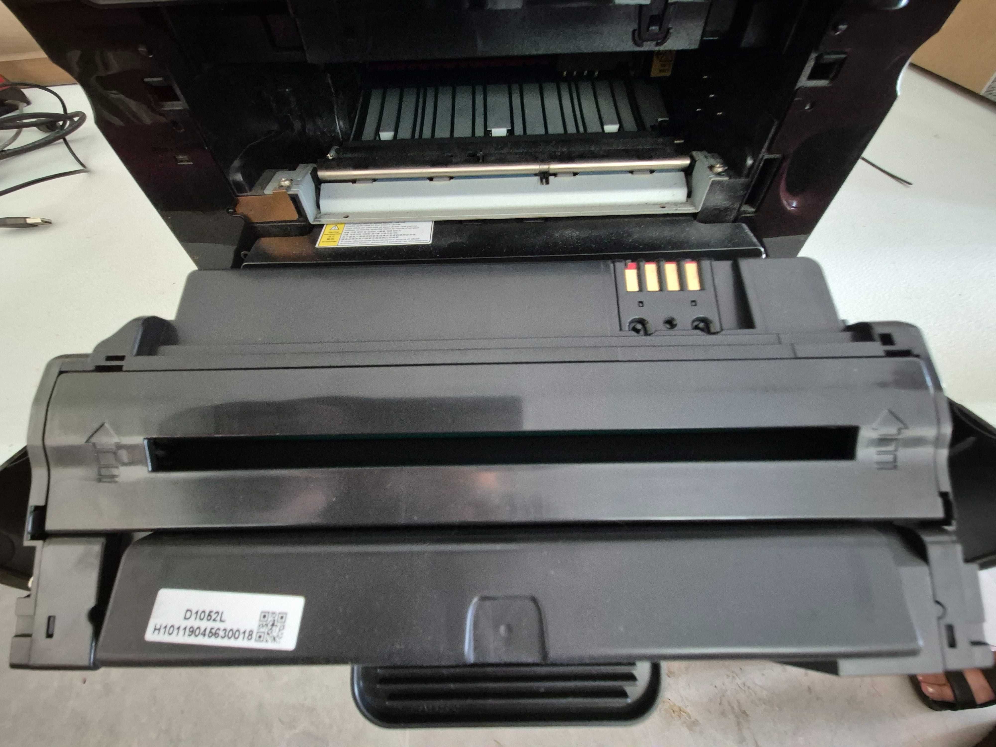 Impressora laser com scanner e cartucho de toner incluído