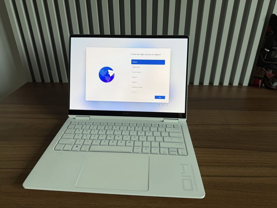 HP Omen Transcend 14 intel ultra 9 185H rtx 4070 32gb RAM 1tb SSD OLED