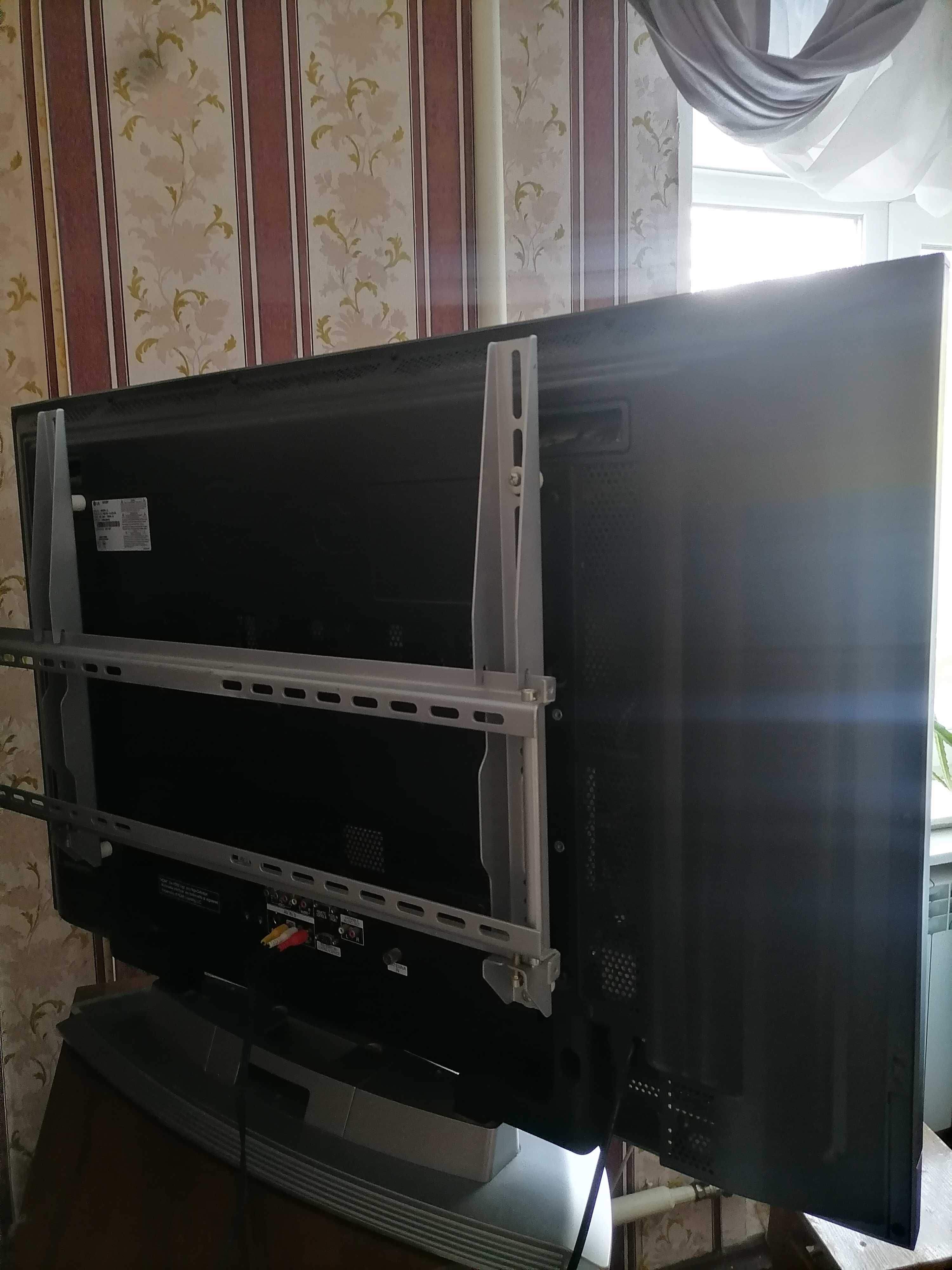 Продается  Телевизор  LG  42PC3RV  в отличном состоянии.