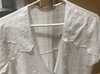 Blusa branca de senhora