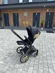 Spacerówka Cybex Priam 4.0 Jeremy Scott czarna ze skrzydłami