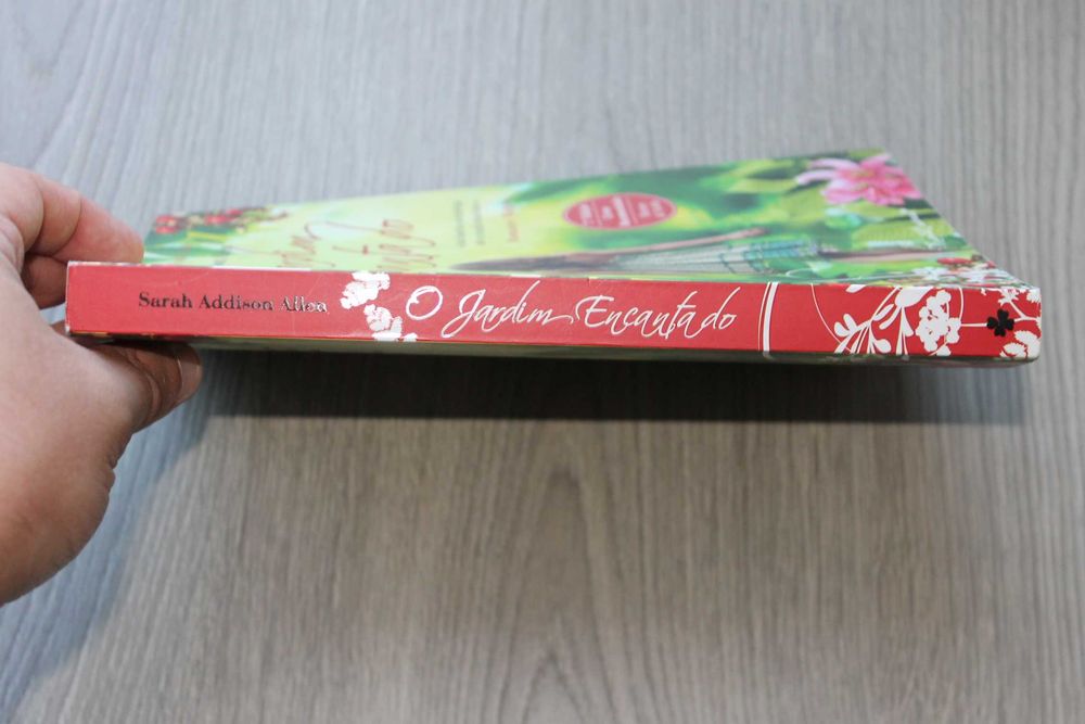 Livro O Jardim encantado de Sarah Addison Allen