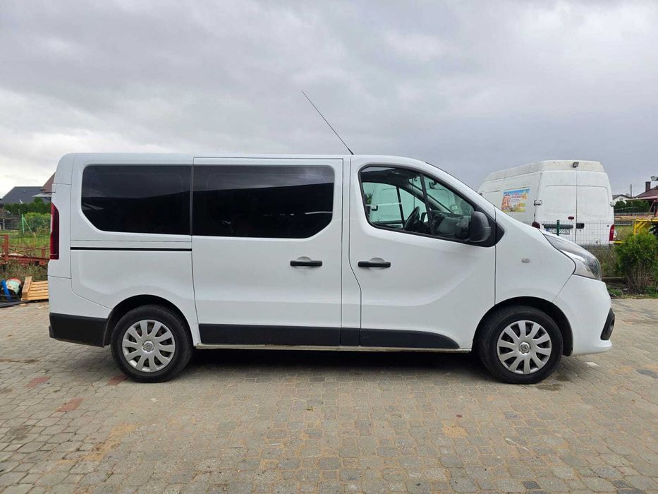Renault Trafic 9 osobowy