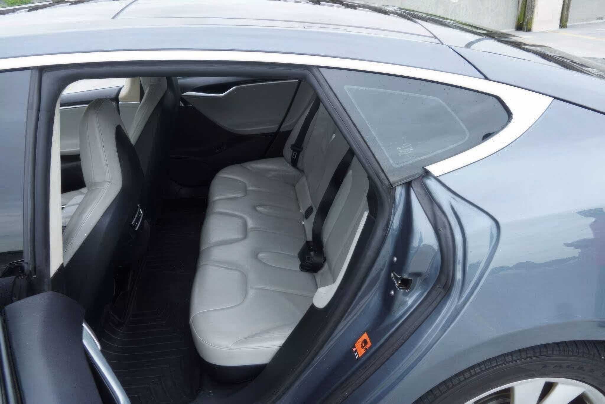2013 Tesla Model S 85 RWD