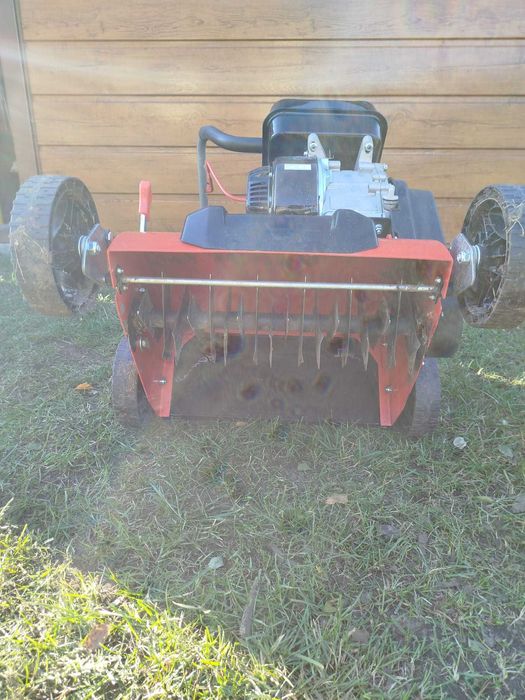 Wertykulator spalinowy