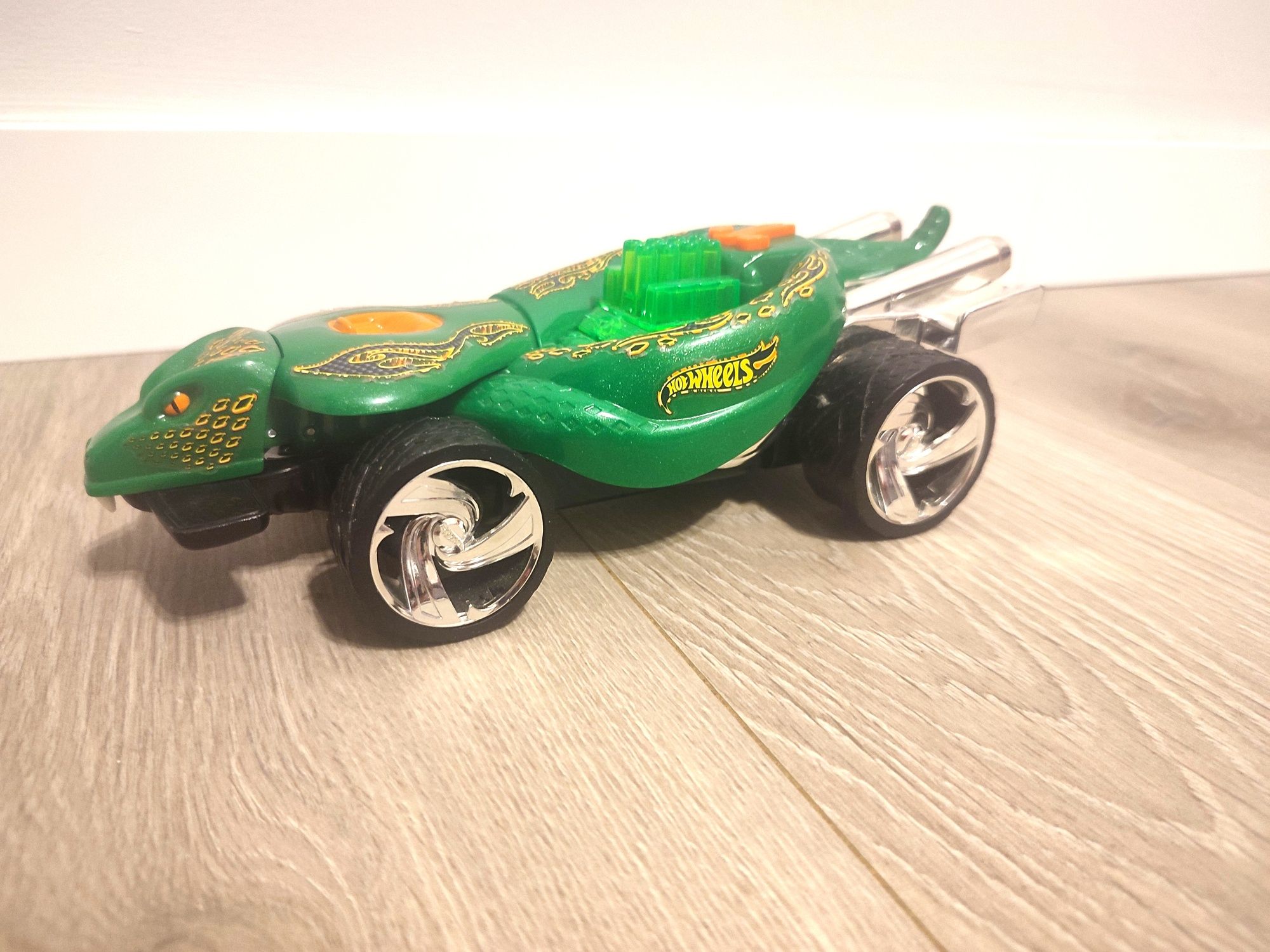 Zabawka interaktywna samochód jaszczurino jeżdżący dźwięki hot wheels