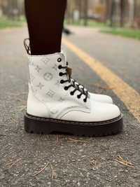 Жіночі черевики Dr.Martens Jadon x Louis Vuitton White Fur (39, 40 р.)