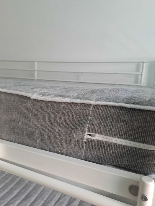 Łóżko piętrowe metalowe