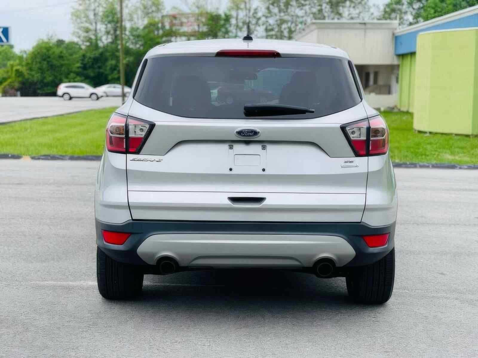 2017    Ford    Escape