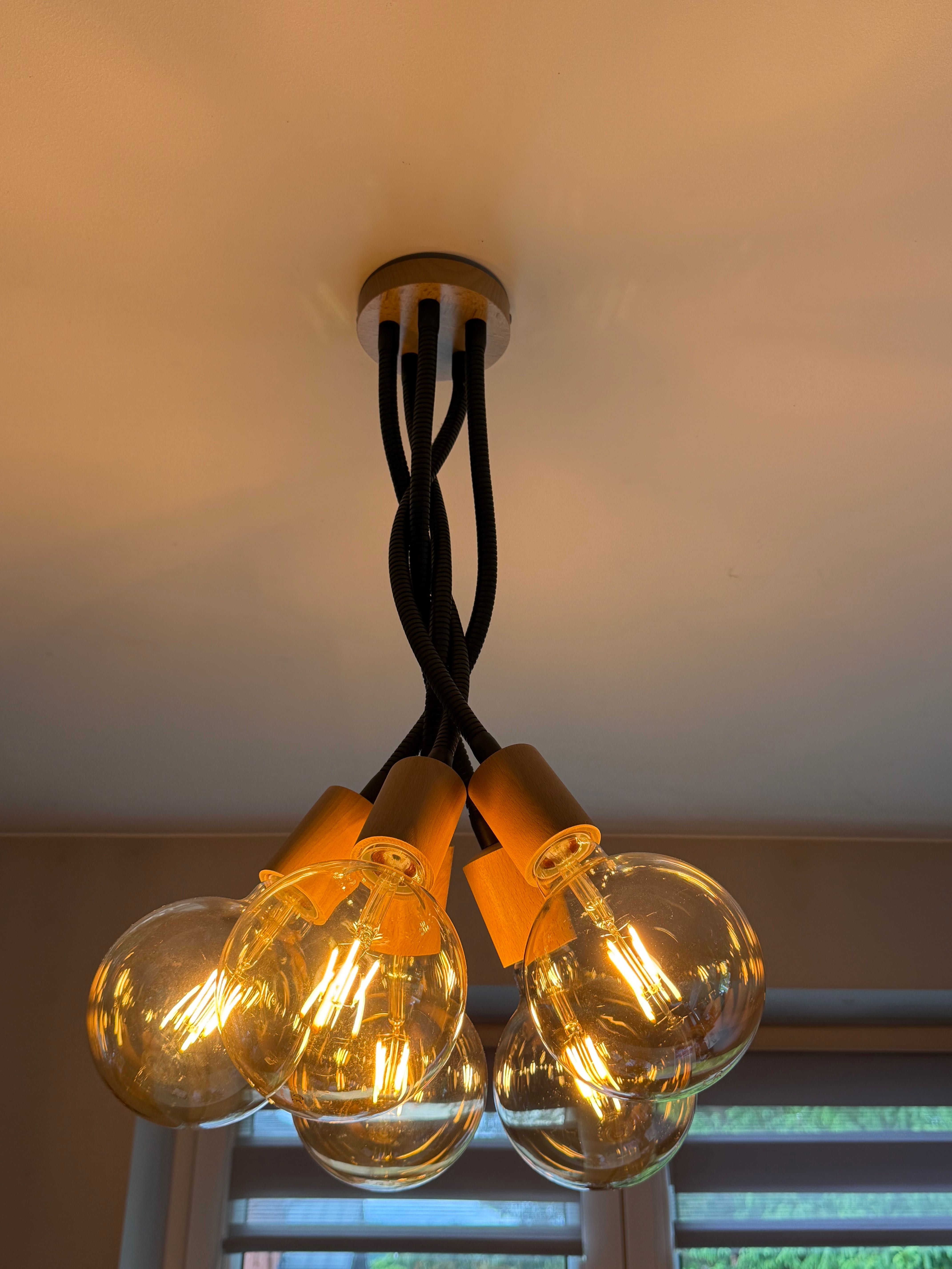 Lampa salonowa wisząca , bardzo ładna design