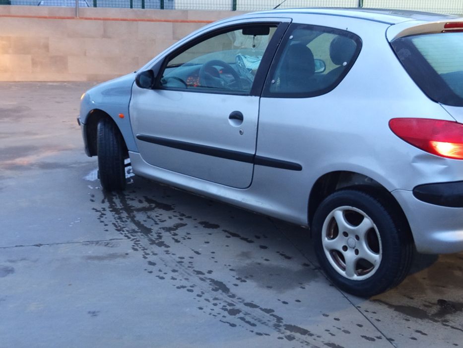 Peguoet 206 do ano 2001