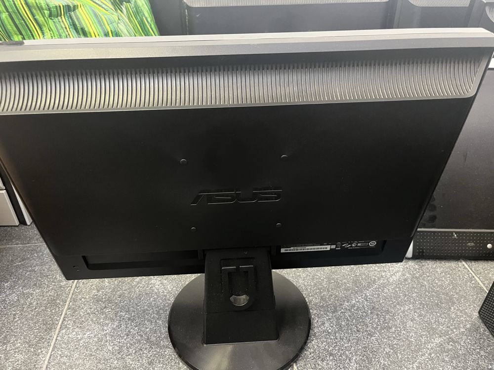 16 Monitores Asus