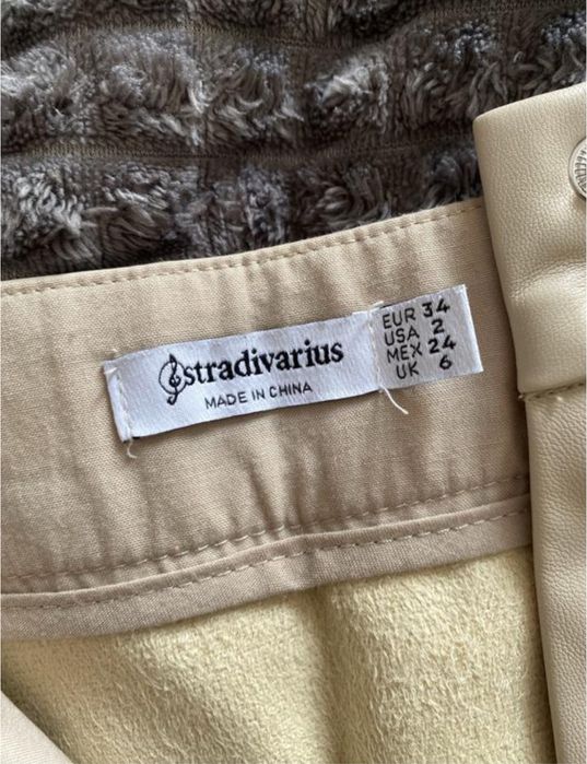 Спідниця бежевого кольору