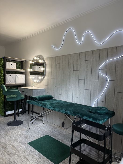 Место для мастера , лешмейкера ,бровиста ,визажист,прически