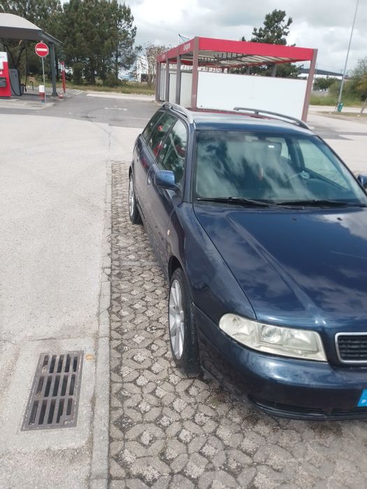Vendo Audi A4 motor 1.9 TDI muito boa de mecânica com 300.00 km