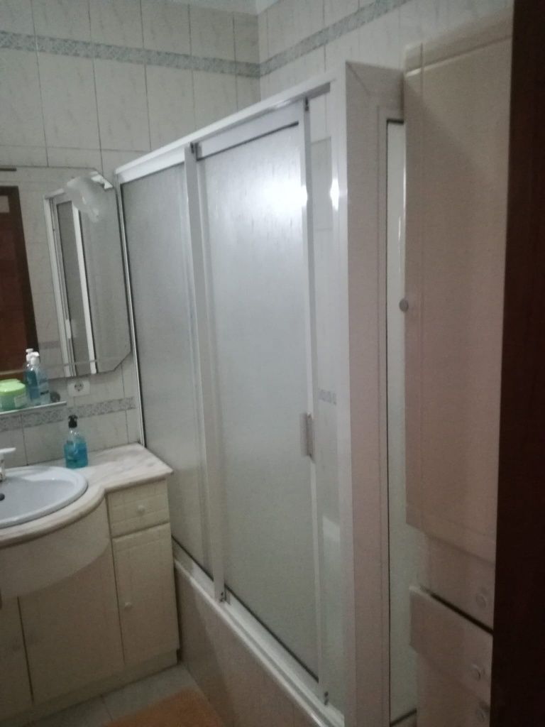 Alguga-se quarto só para senhoras
