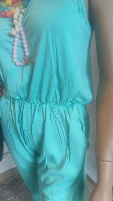 Miętowy kombinezon na grubych ramiączkach UNI