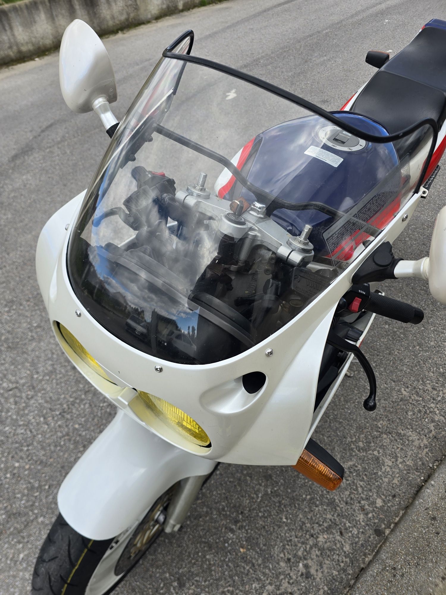 Yamaha FZR 1000 Genesis
