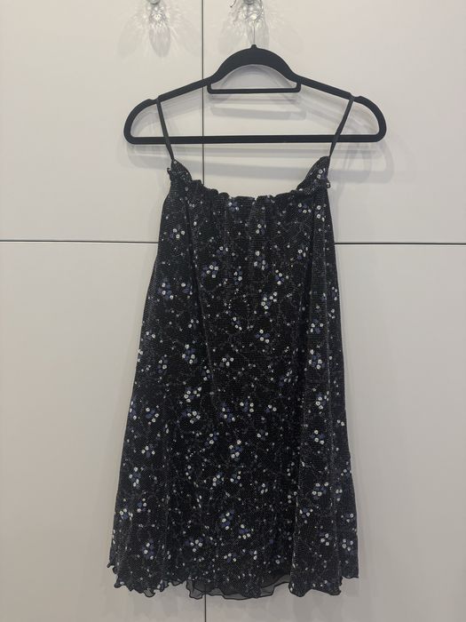 czarna dluga sukienka w cekiny