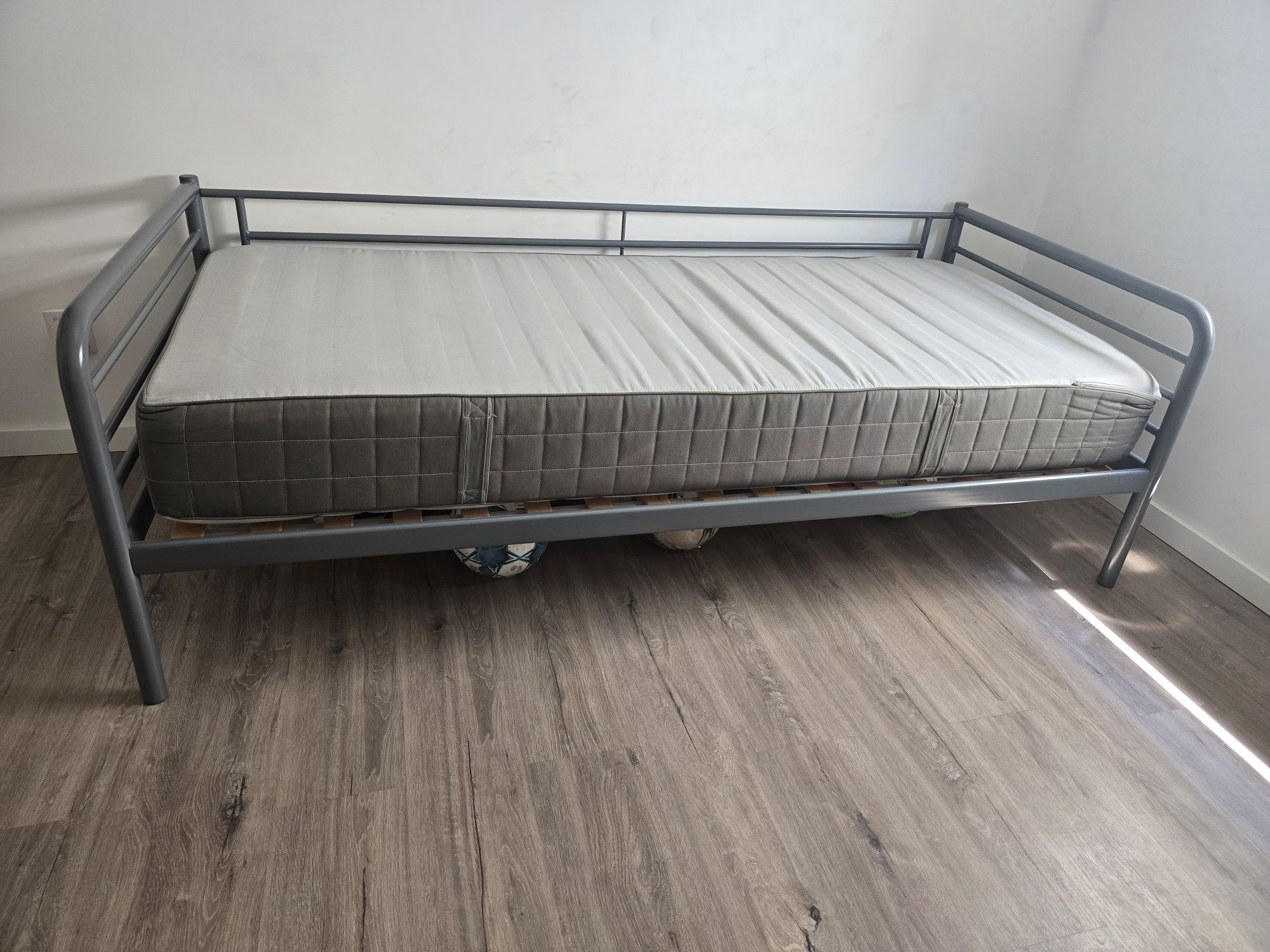 Cama individual 90X200 (ikea) com colchão