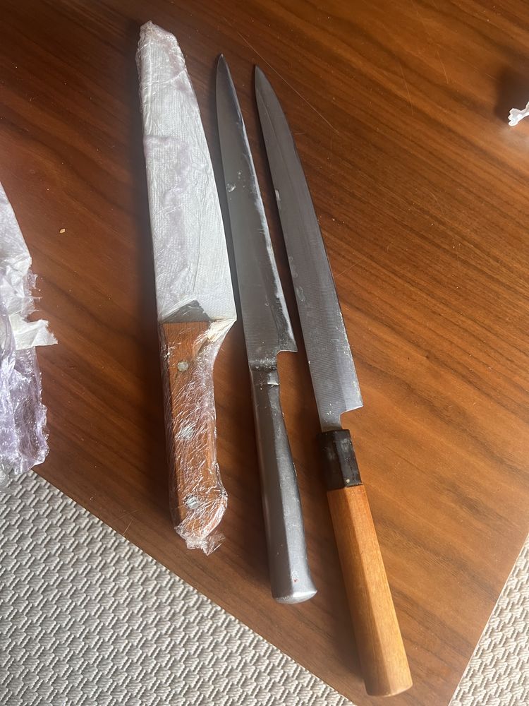 Facas de sushi usadas..