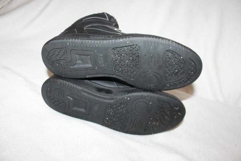 Кроссовки утепленные фирмы puma размера 41 по стельке 26,5 см.