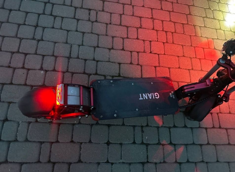 Электросамокат GIANT