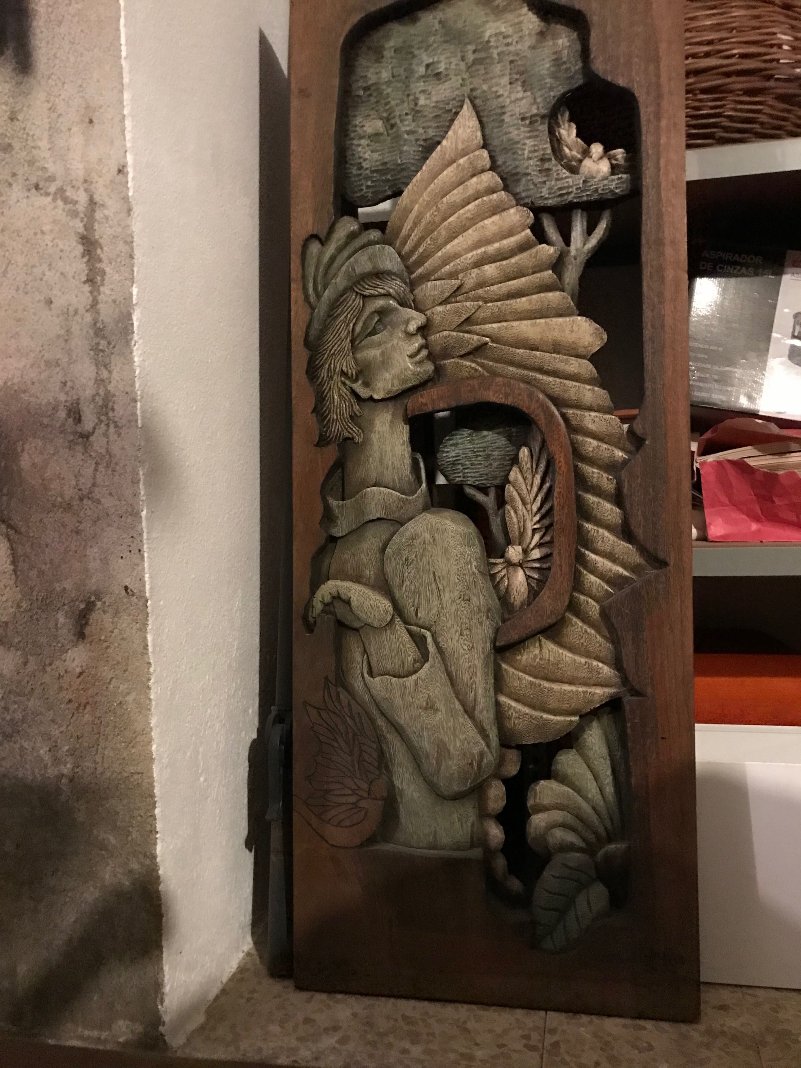Escultura em madeira nobre representando índio - peça única